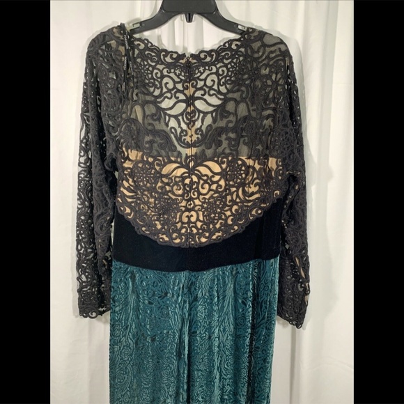 NEW Tadashi Shoji V-Neck‎ Velvet & Illusion Gown in Black/Forest [PLUS 18W ] - Picture 12 of 16